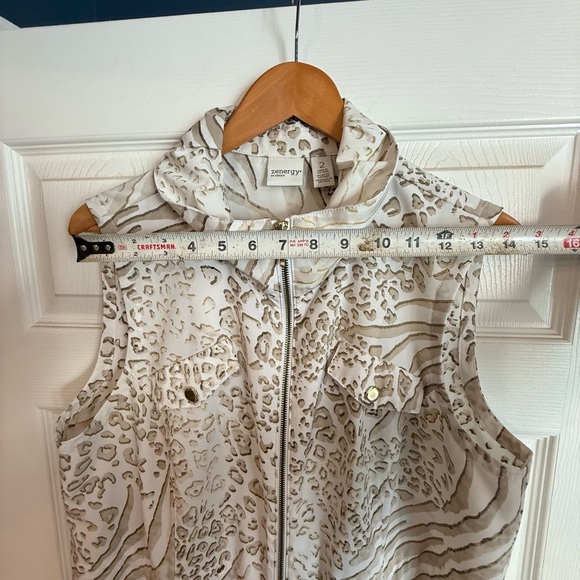 Zenergy by Chico Stylish Animal Print Vest - Picture 4 of 6
